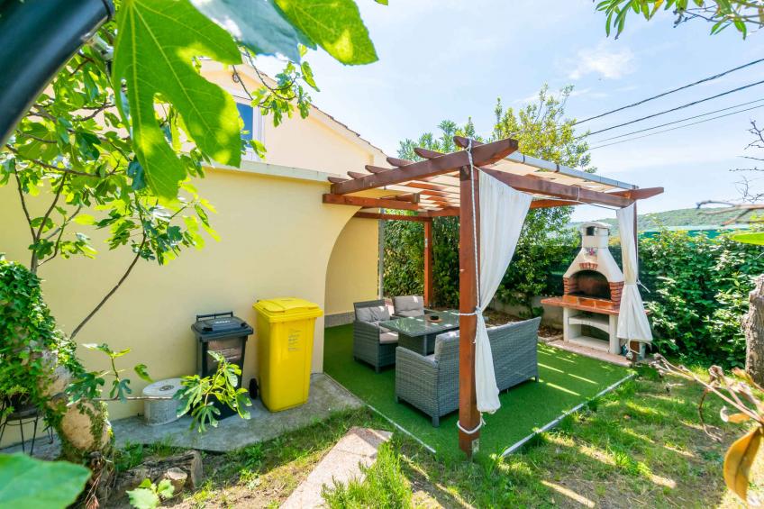 Holiday home with terrace and barbecue - BF-ZP6YR - foto 9