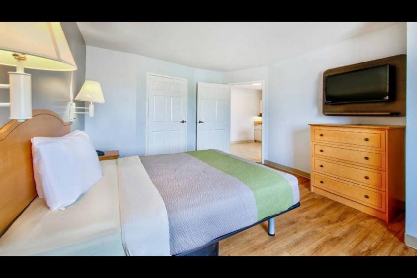 Queen Bed with Kitchenette Smoking - foto 9