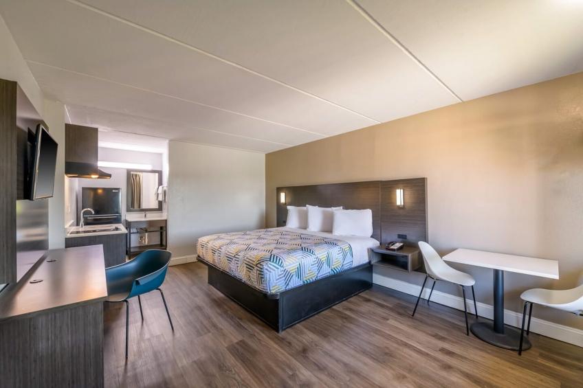 1 King Bed  Mob Acc RI Shwr Nsmk Micfridg - foto 37