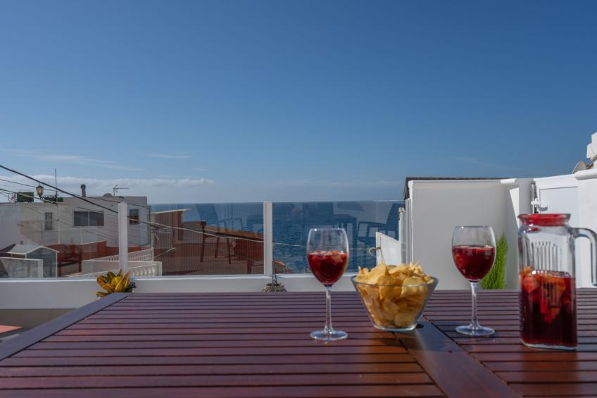 Spektakuläre Höhle mit zwei großen Terrassen am Meer - foto 2