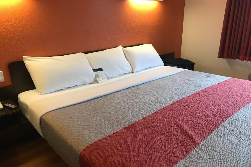 1 King Bed  Non-Smoking Micfridge - foto 13
