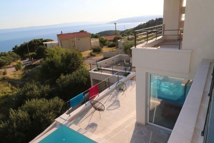 Moderne Villa mit Infinity-Pool im Bergdorf Veliko Brdo - foto 48