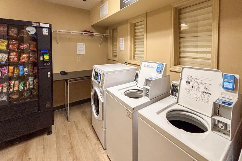 1 Queen Bed | Mob Acc Tub Ste Nsmk Sb Micfri - foto 49