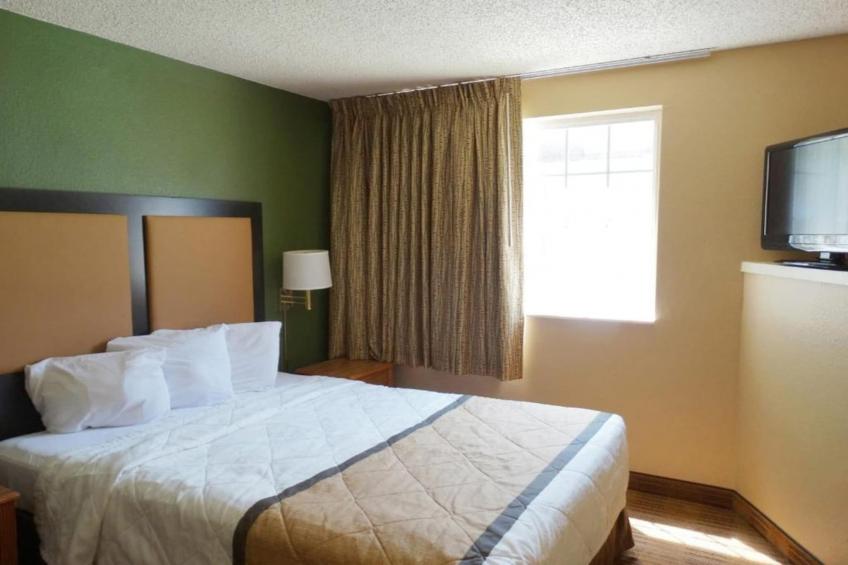 1 King Bed | Hearing Accessible, Kitchen - foto 2