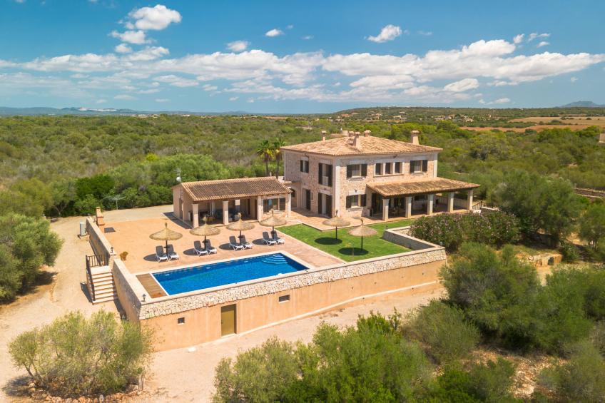 Ferienhaus mit Pool (SSS130)