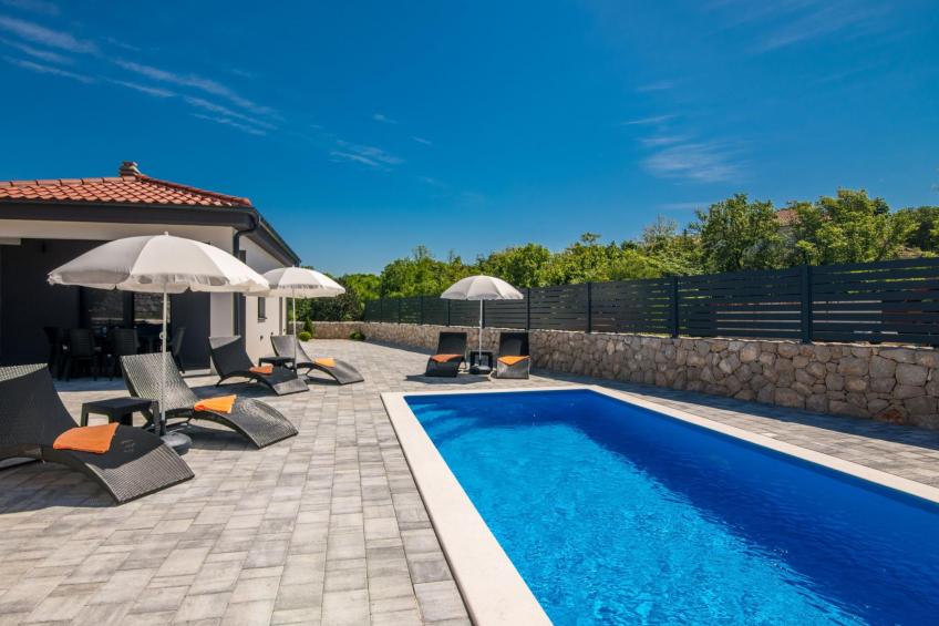 "Villa Enie" mit eigenem Pool