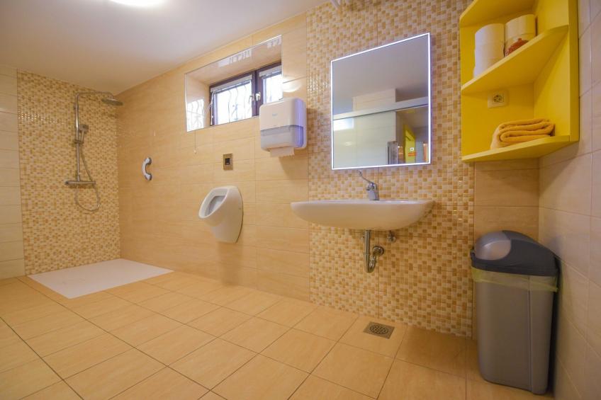 Cozy Luxe Holiday Home with Natural Thermal Bath - Seven Bedroom Holiday Home - foto 23