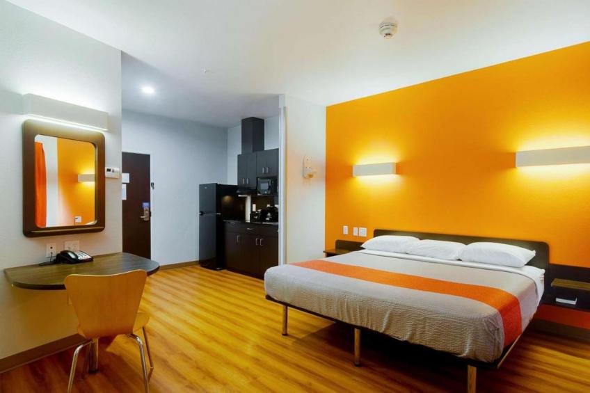 1 King Bed  Non-Smoking Shower - foto 16