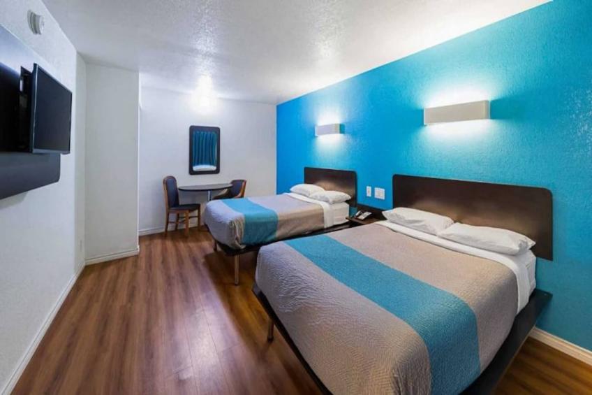 2 FULL BEDS  SMOKING - foto 3