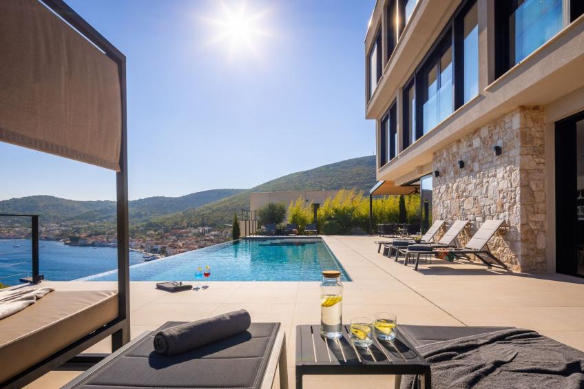 Breathtaking Villa  Vis Five Bedroom Villa with the Pool - foto 97
