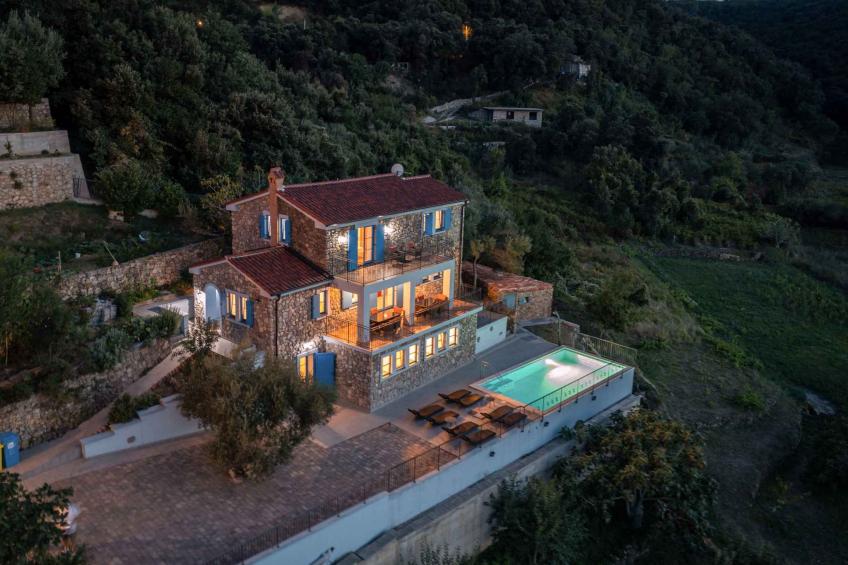 Holiday house with pool - BF-58G6