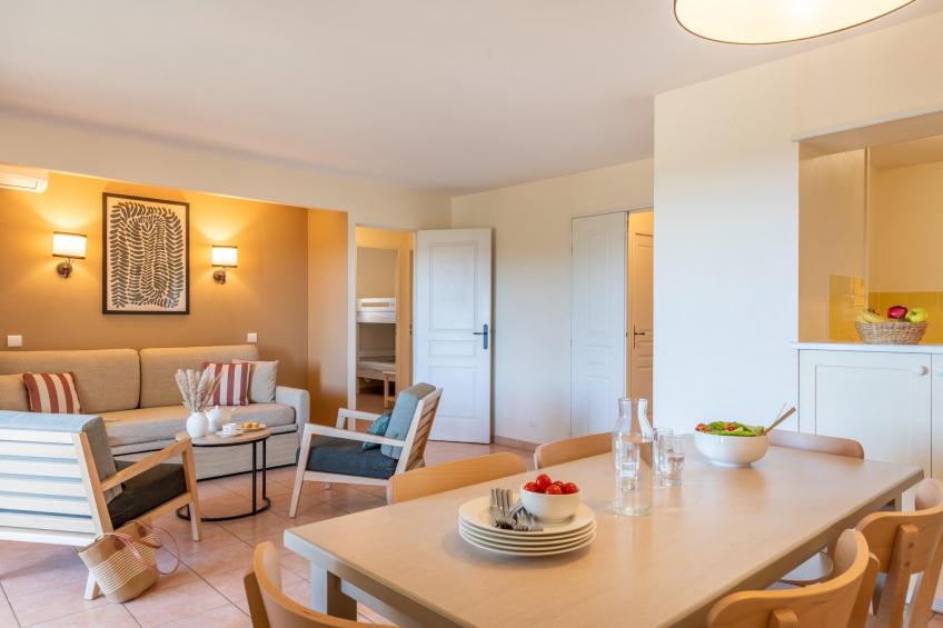 Pierre & Vacances Village Pont Royal en Provence Apartment 8 people - 2 bedrooms + 1 sleeping alcove - Balcony - Air-conditioned - Renovated - foto 15