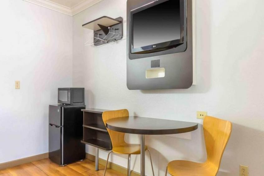 2 Full Beds  Smoking Micfridge - foto 10
