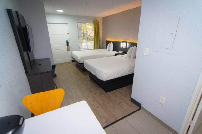 2 Queen Beds  Non-Smoking - foto 16