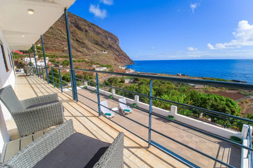 Zweitstöckiges Ferienvilla mit Terrassen, Pool, Sauna sowie herrlichem Berg- un - foto 4