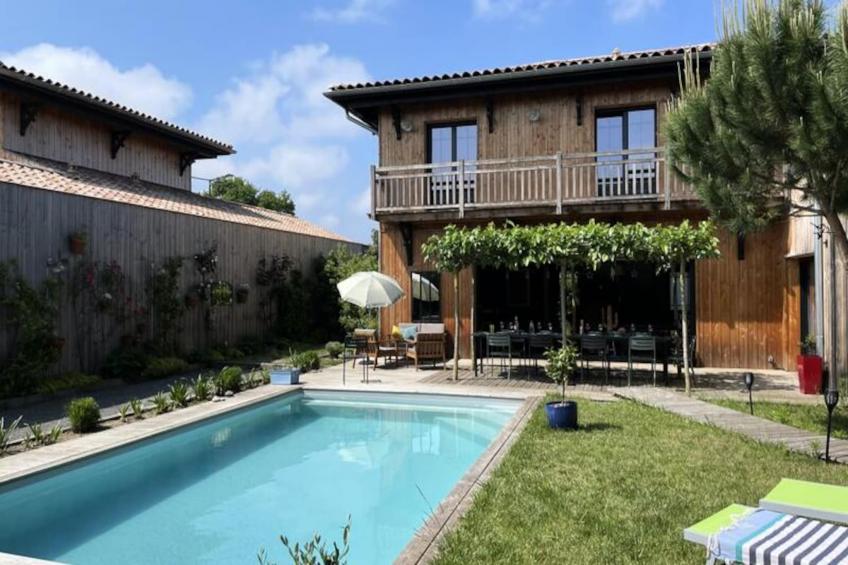 Villa Avec Piscine Et Climatisation: Paradis Familial Près D'arcachon