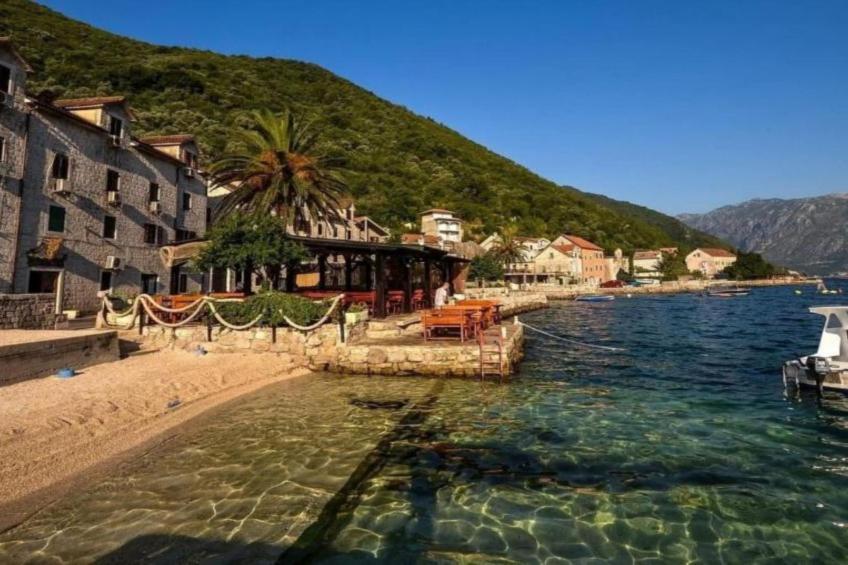 Charming Seaside Escape in Kotor - One Bedroom Apartment with Garden 3 - foto 16