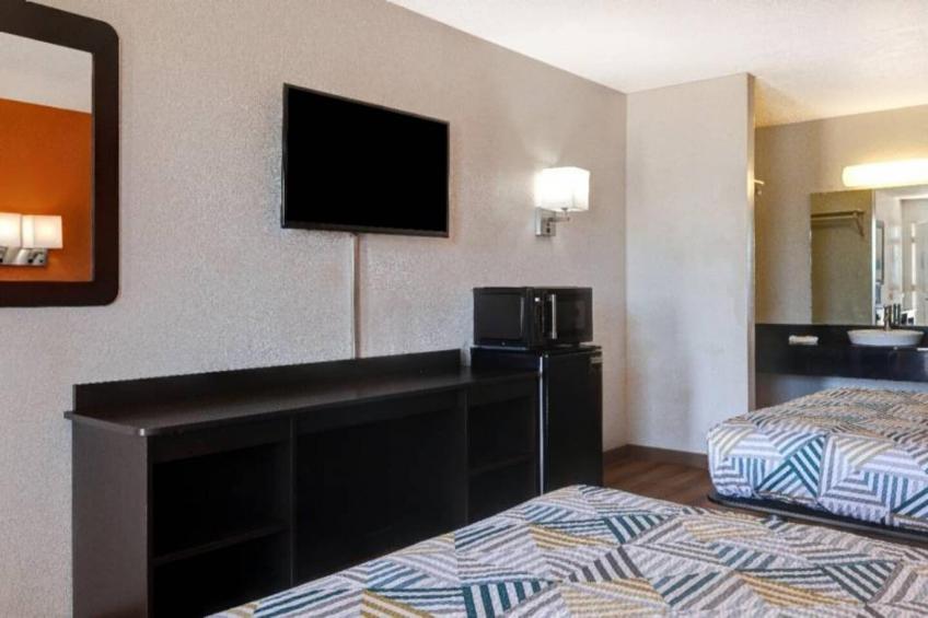 2 Queen Beds  Non-Smoking Micfridge - foto 10