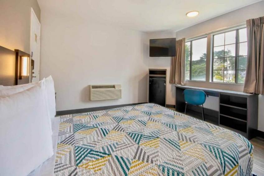 1 Queen Bed  ADA/Tub - foto 4