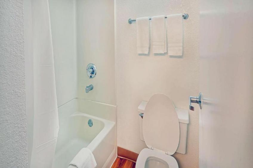 1 King Bed  Suite Non-Smoking Micfridge - foto 13