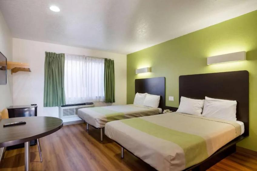 2 Queen Beds  Non-Smoking