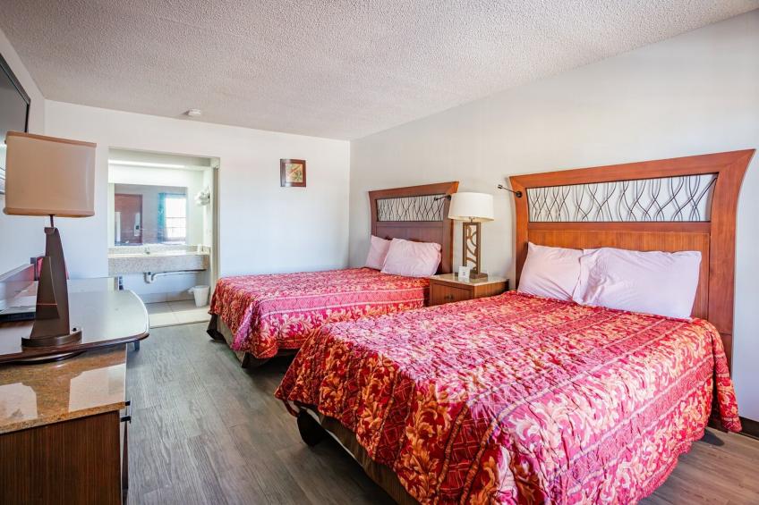 Deluxe 2 Full Beds