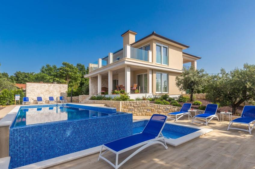 Schöne Villa in einer ruhigen Umgebung mit Pool - foto 49