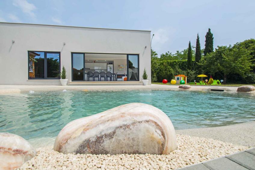 Vakantiehuis met hydromassage van het zwembad en een kinderspeelplaats - BF-WXTDX