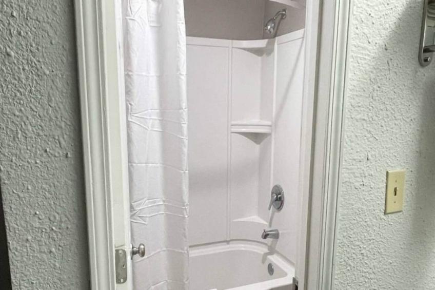 1 King Bed  Non-Smoking Micfridge - foto 31