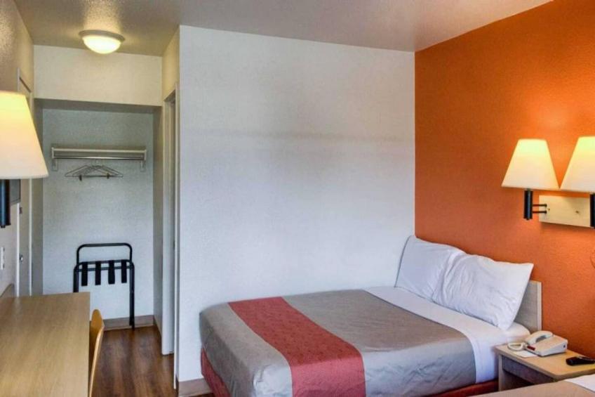 1 Queen Bed  Non-Smoking - foto 5