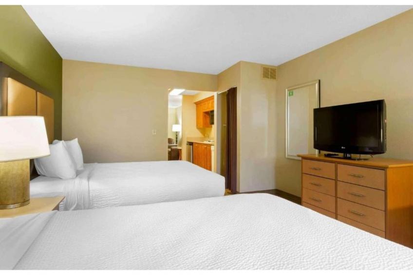 2 Queen Beds  Non-Smoking Kitchen - foto 8