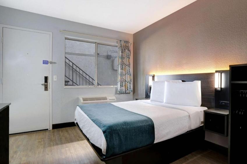 1 Queen Bed  Non-Smoking - foto 26
