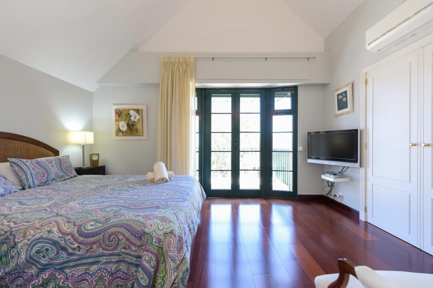 House with cozy garden BBQ and free parking - foto 18