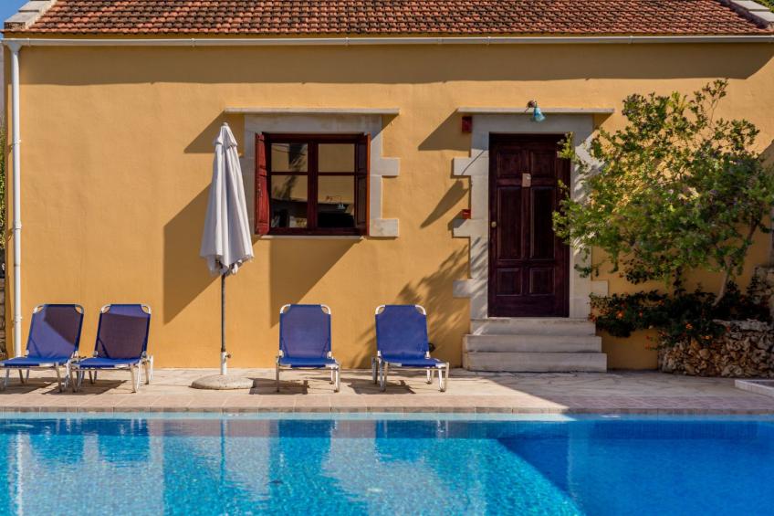 Studio mit zwei Balkonen