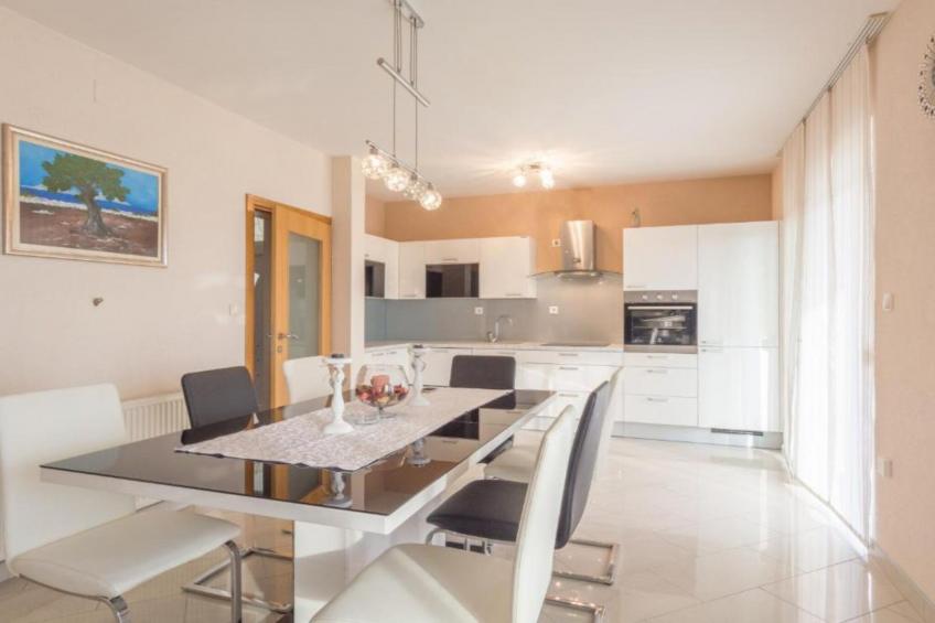 Holiday House BALEN with Swimming Pool - Six Bedroom Holiday House With Pool - foto 3