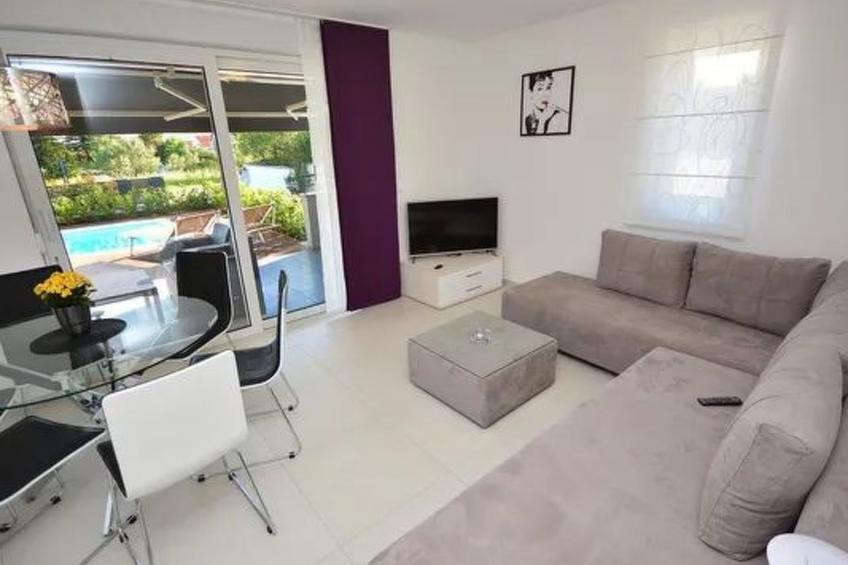 Wohnung 2 mit Schwimmbad und Garten - foto 2