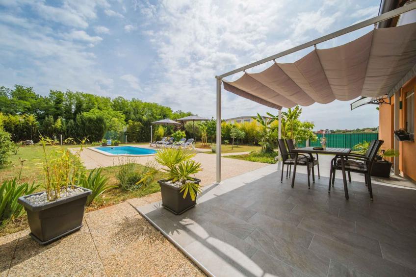 Vakantiehuis met zwembad - BF-B7FR3