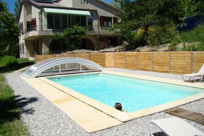 mit Gemeinschaftspool im Diois