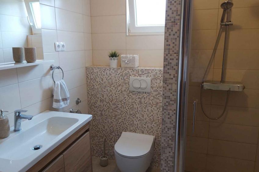 Holiday apartment with air conditioning, balcony and sea view in Slatine - BF-DFV9K - foto 12