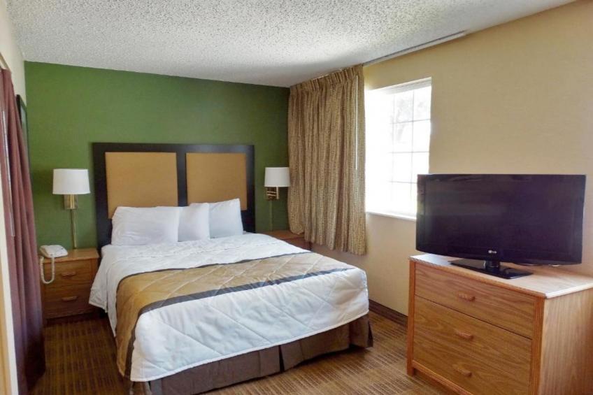 1 King Bed | Hearing Accessible, Kitchen - foto 12