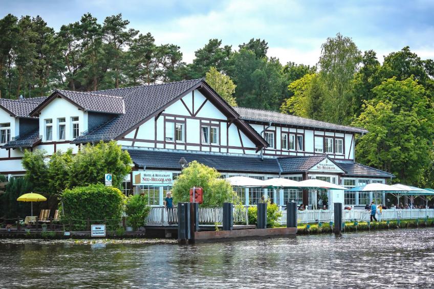 Yacht Overtime im Hafen der Marina Braunsbedra - foto 30