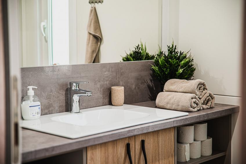 Lake Serenity Premium Mobile Homes with Thermal Riviera Tickets - Two Bedroom Mobile Home 15\/010 - foto 23