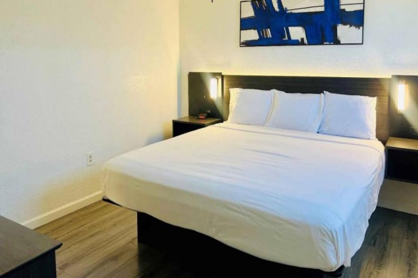 1 Queen Bed  Non-Smoking Kitchen Sofa-Bed - foto 8
