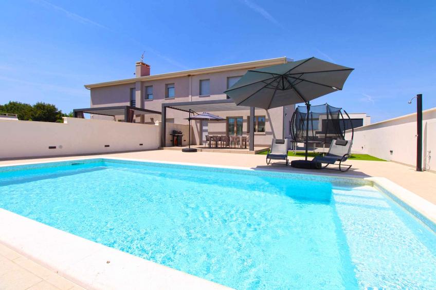 Villa élégamment meublé avec piscine - BF-Y37ZF