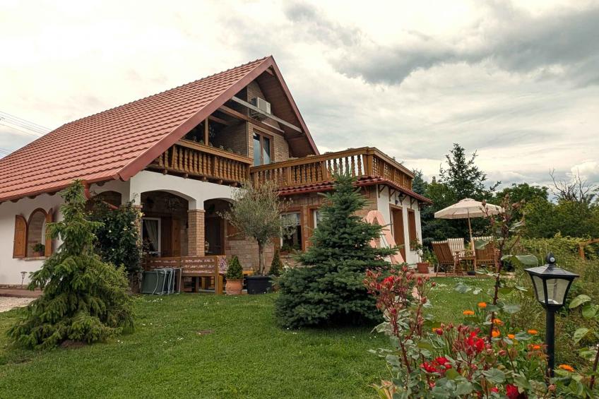 Vakantiehuis in een schilderachtig landschap met tuinkeuken en houten ton met whirlpool - BF-4FKRG - foto 19