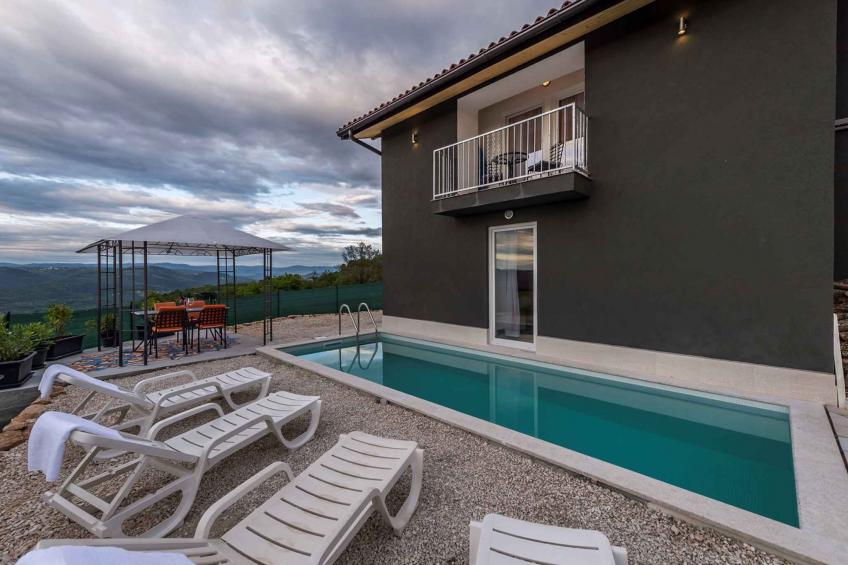 Villa with a beautiful view of the Mirna River valley - BF-WKMZX