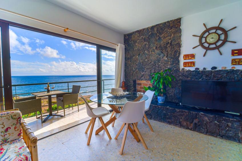 Zweitstöckiges Ferienvilla mit Terrassen, Pool, Sauna sowie herrlichem Berg- un - foto 14