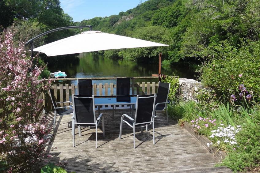 Apartment mit privater Terrasse am Fluss