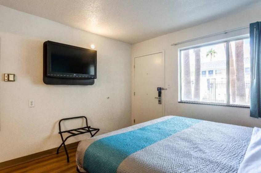1 King Bed  Non-Smoking - foto 23