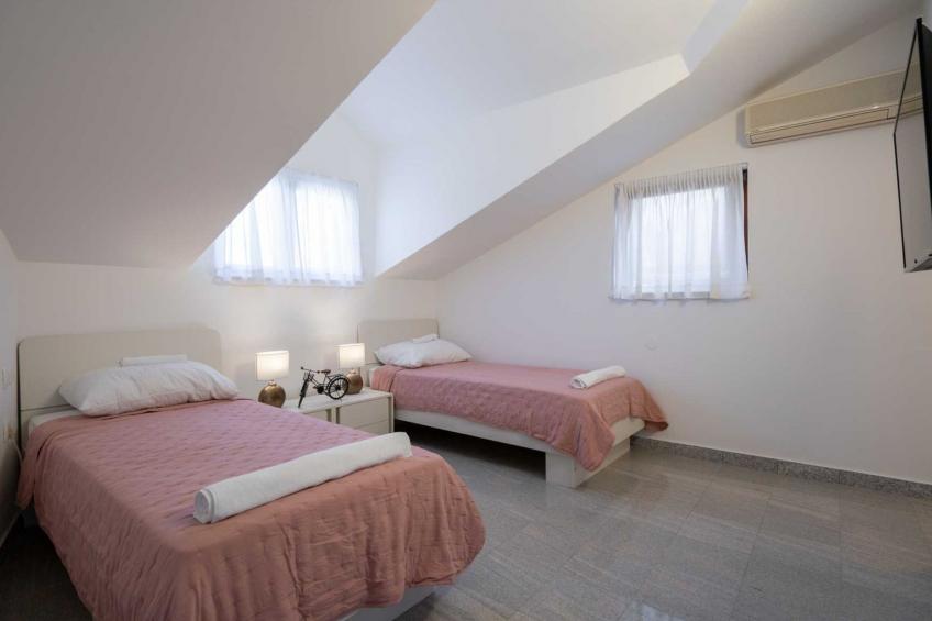 Charming Villa Rea, 8+2 with heated pool - foto 33